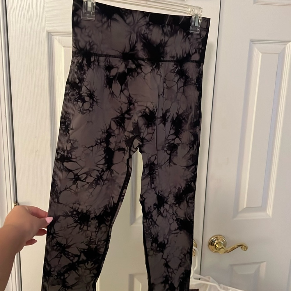 Butt lifting leggings size large